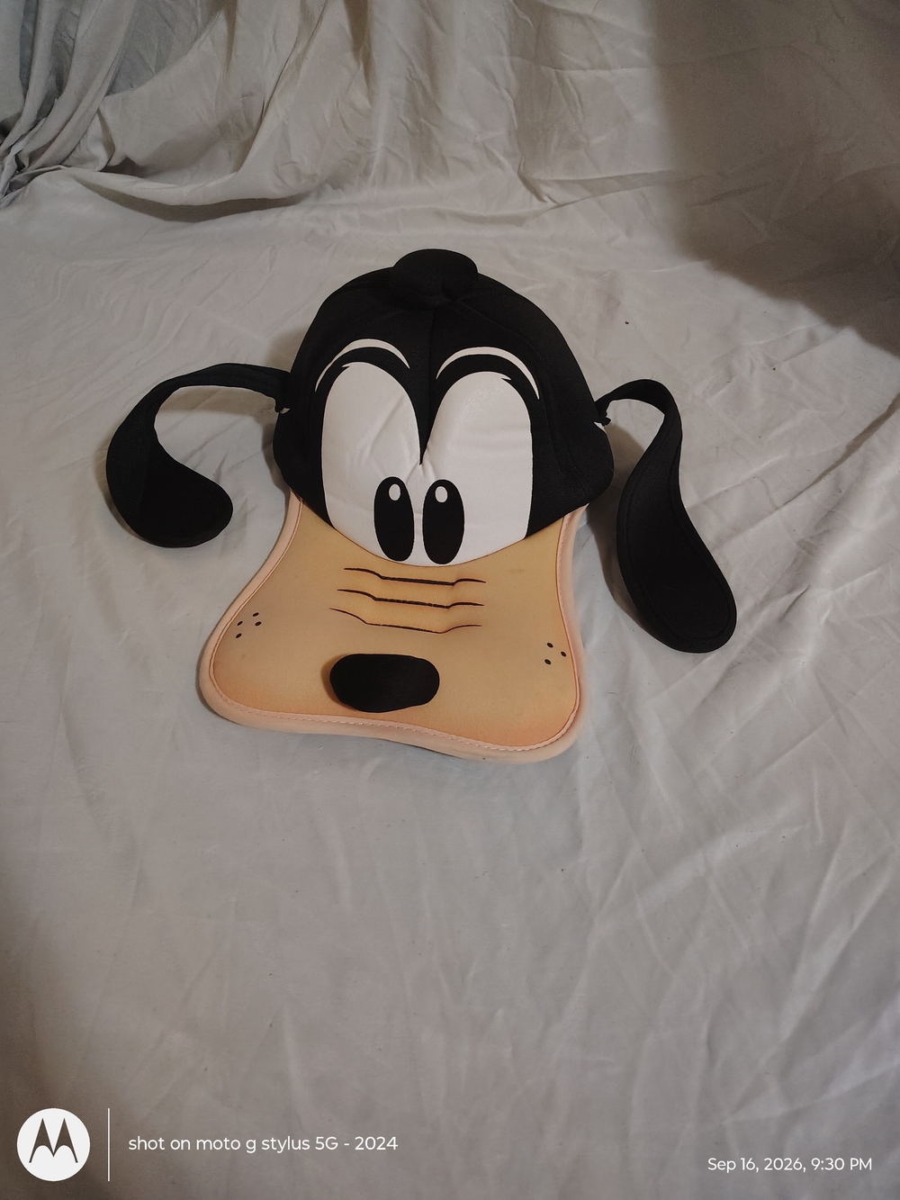 Disney Adult Goofy Face Hat in Black and Beige
